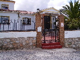 Pedestrian access to villa